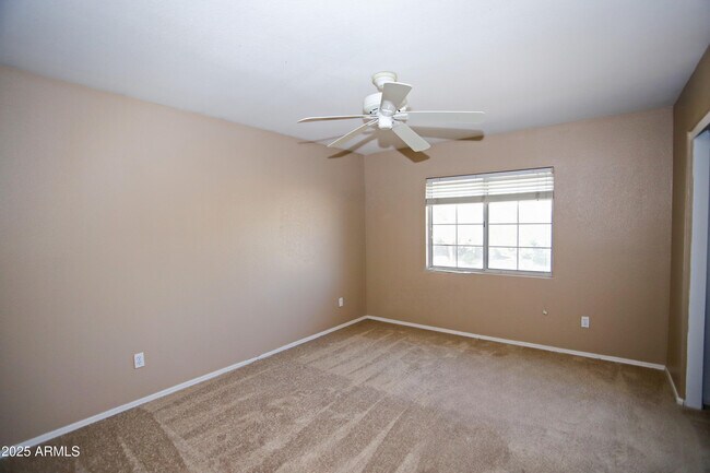 Building Photo - 842 N Naples Dr