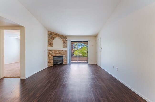 Building Photo - Gorgeous 3 Bedroom Seven Hills Condo For L...