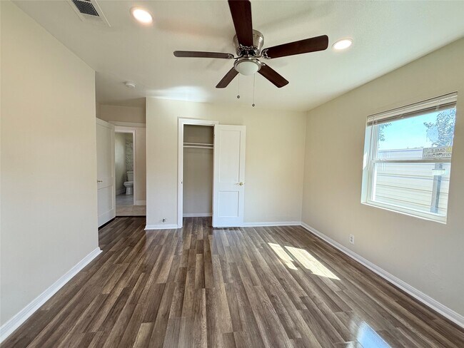 Building Photo - 207 Tidwell Rd