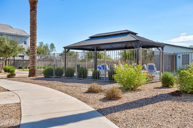 Building Photo - 15717 W Polk St