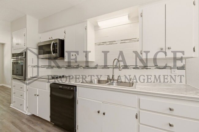 Building Photo - 730 N Chipper Ln