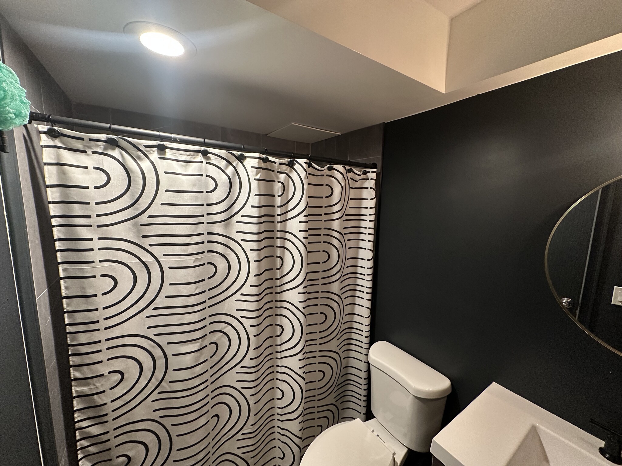 Bathroom number 1 - 500 Evergreen St