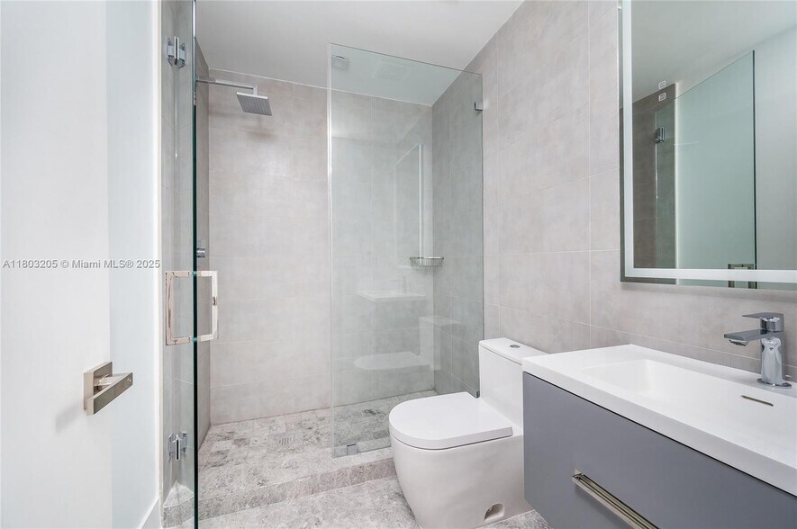 Building Photo - 204 Sunrise Dr