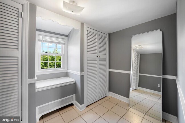 Building Photo - 21 Pickwick Ln