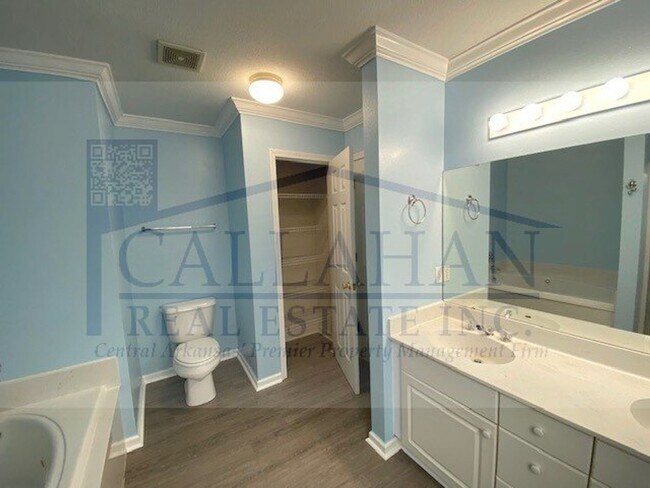 Building Photo - West LR Home