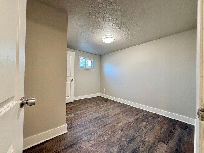 Building Photo - 250 N 360 W