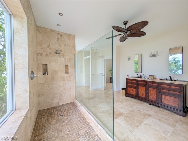 Building Photo - 2878 Valencia Way