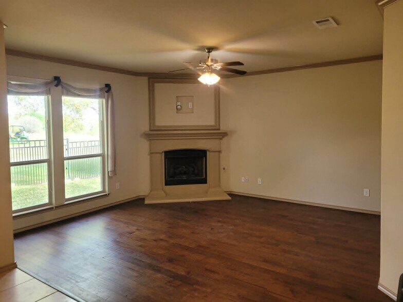 Building Photo - 5833 Tuleys Creek Dr