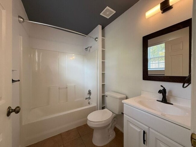 Building Photo - Pensacola - East Hill / Downtown - 4 bedro...