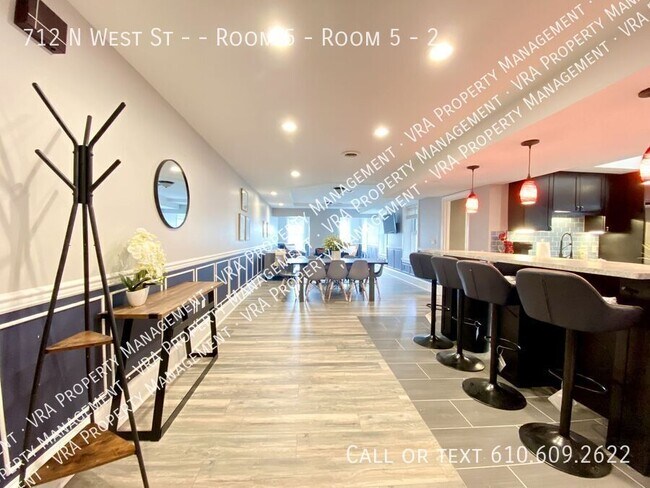 Primary Photo - 712 N West St