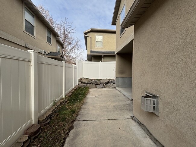 Building Photo - 4596 Red Sage Ct