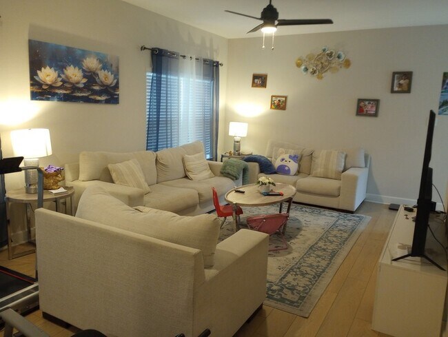 Building Photo - 1328 Windermere Wy