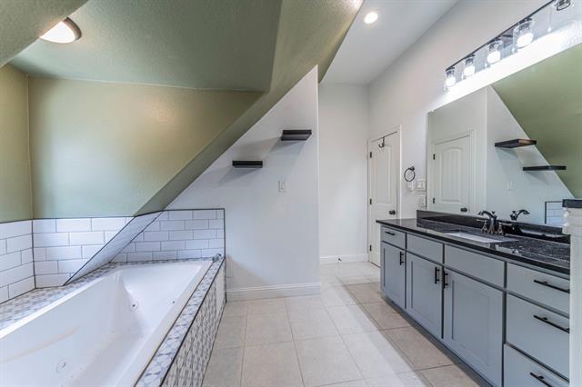 Building Photo - 1115 Douglas Dr