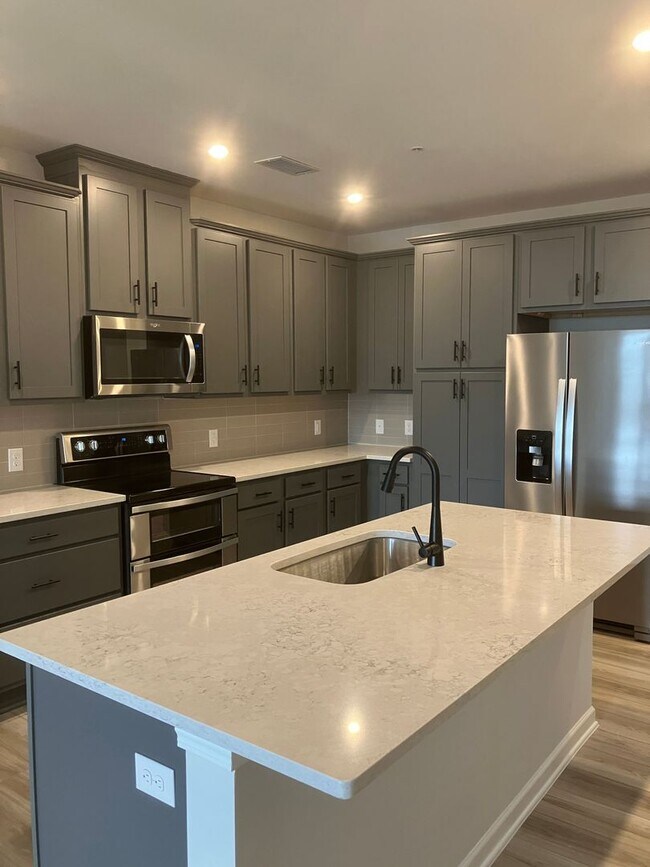 Building Photo - Sherrills Ford water front condo