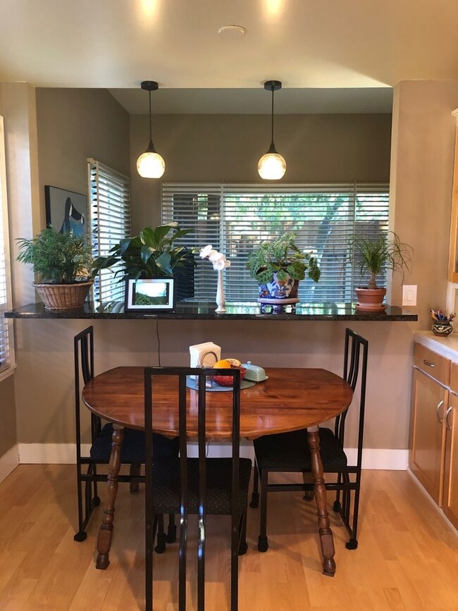 Building Photo - MOVE IN SPECIAL!!!! Charming 3 bedroom 2 bath home Sebastopol!!