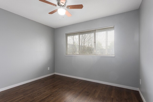 Building Photo - 421 W 87 Pl