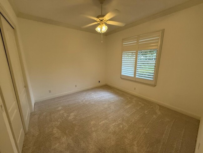 Building Photo - 10637 N Lochmoor Ln