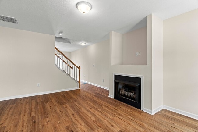 Building Photo - Great Townhouse - Convenient Arden Location