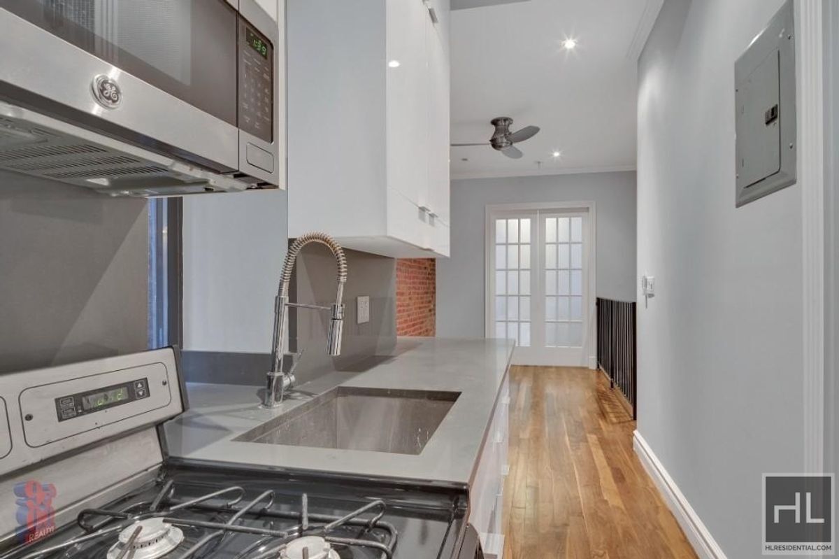 Building Photo - NO FEE Two Bed in Greenwich Village! Won't...