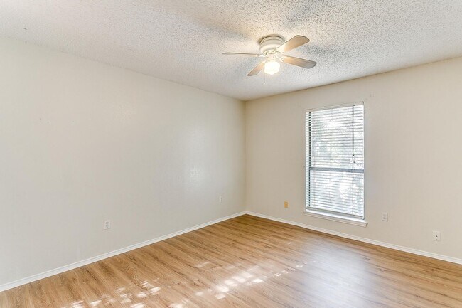 Building Photo - Great 2 Bed 2 Bath Townhouse in S Arlington- 76017