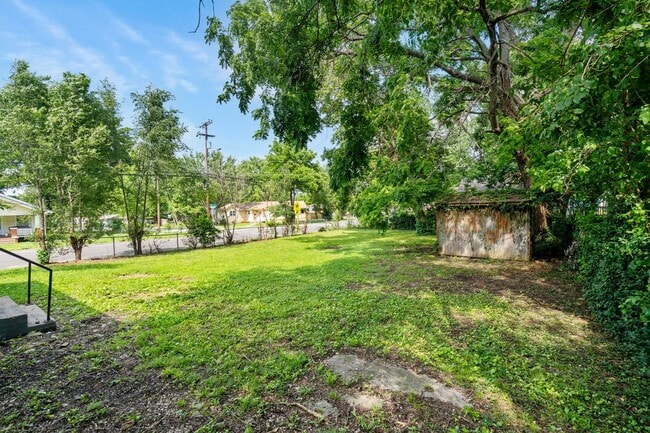Building Photo - 3 bedroom | 2 bathroom | PETS WELCOME!