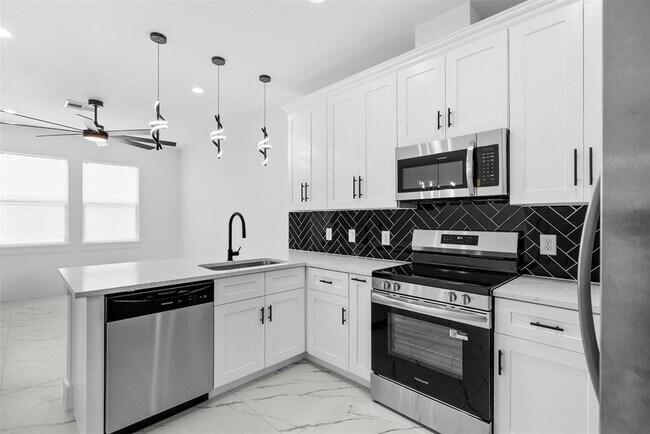 Building Photo - 9110 Everglade Dr