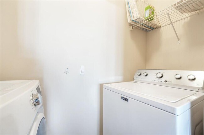 Building Photo - 390 17th St