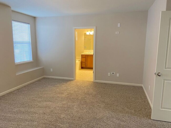 Building Photo - Somersett Reno Home - Walking Trails and t...