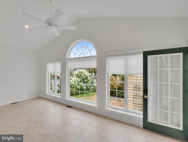 Building Photo - 224 Sundance Ln