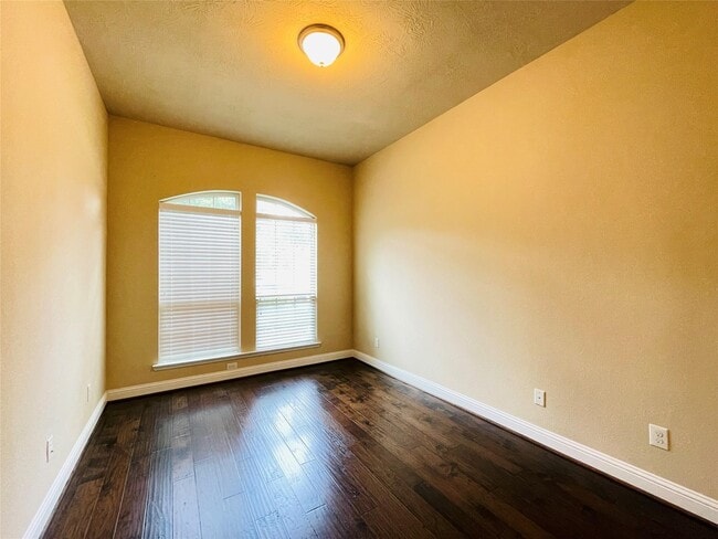 Building Photo - 25915 S Lakefair Dr