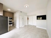 Building Photo - 842 SW 14th Ave