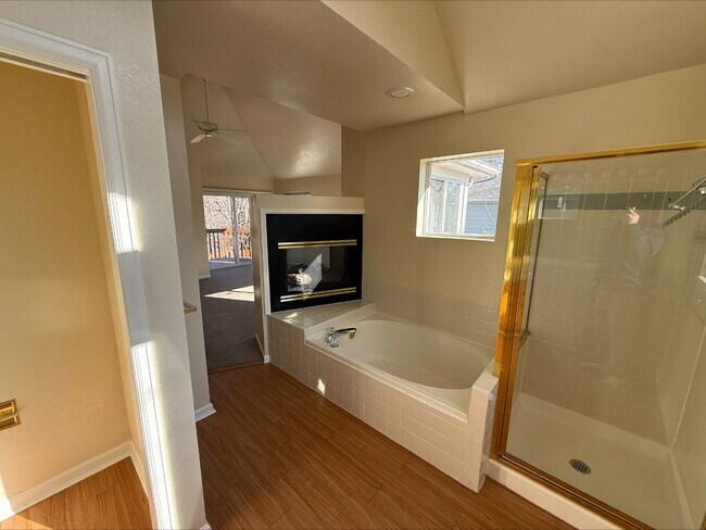 Building Photo - "Spacious 4-Bed, 3-Bath Gem on Franklin Drive – Modern Living in Boulder!"