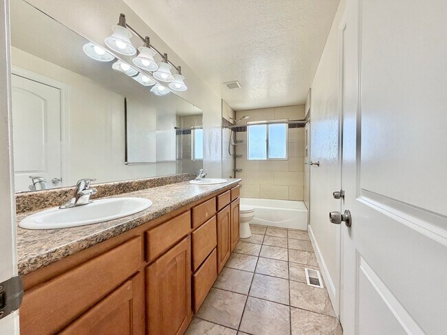 Building Photo - 250 N 360 W