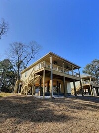 Building Photo - Fully Furnished 2 BD/2 BA Retreat on the B...
