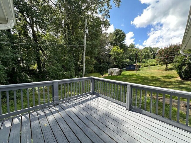 Building Photo - 45 High Meadow Rd