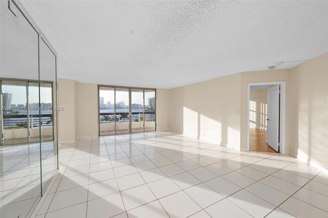 Building Photo - 3530 Mystic Pointe Dr