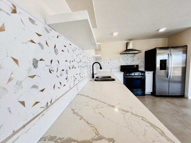 Building Photo - Quiet 2 bd House Surrounded by Open Desert
