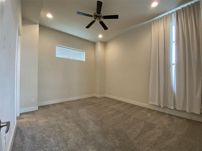 Building Photo - 74 N Hutcheson St