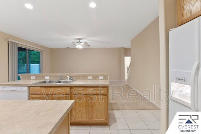 Building Photo - 14 Rymsen Ln