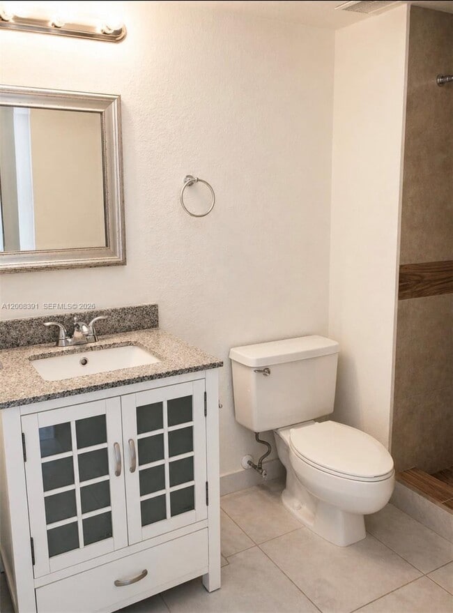 Building Photo - 405 Lakeview Dr