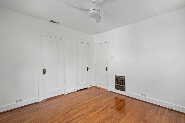 Building Photo - Enchanting Bungalow w/English Flower Garden in Venice- 2 Bedrooms 1 Bath