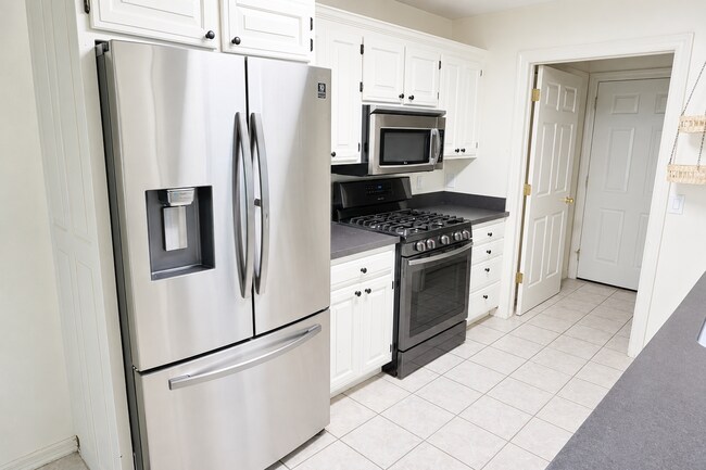 Building Photo - 5601 Country Ridge