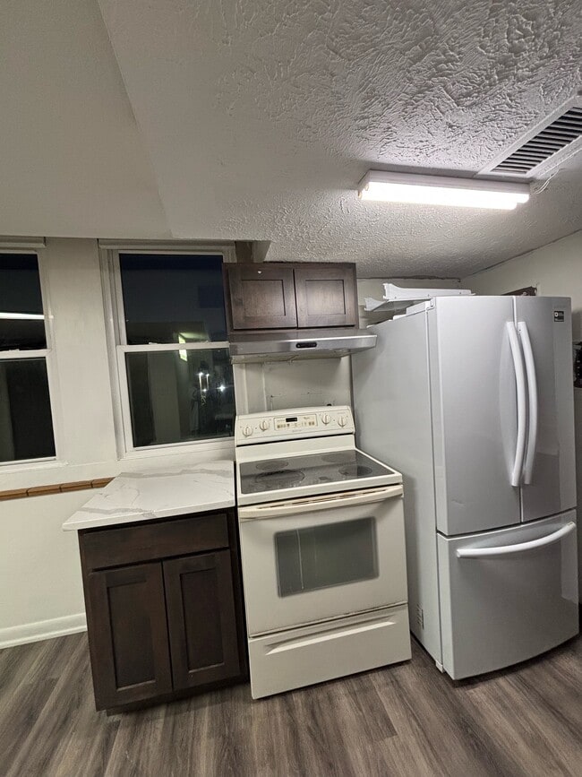 Building Photo - 120 S 38th Ave