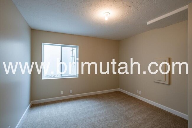 Building Photo - 602 E Land Rush Dr