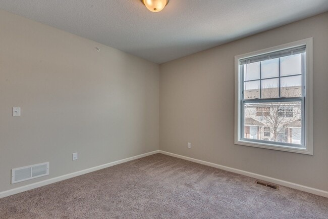 Building Photo - End Unit Town Home avail April 2026 : 3bd2ba2car garage Zimmerman
