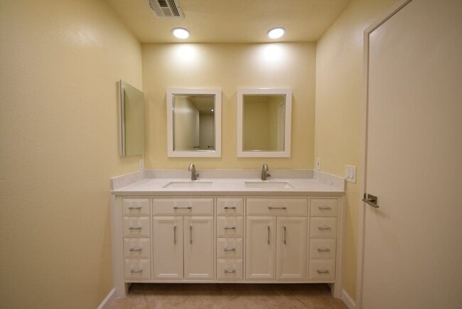 Building Photo - Call to Schedule Your Tour Today!!