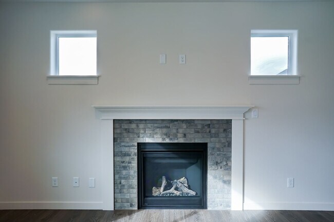 Building Photo - 4 Bedroom, 2.5 Bath New home