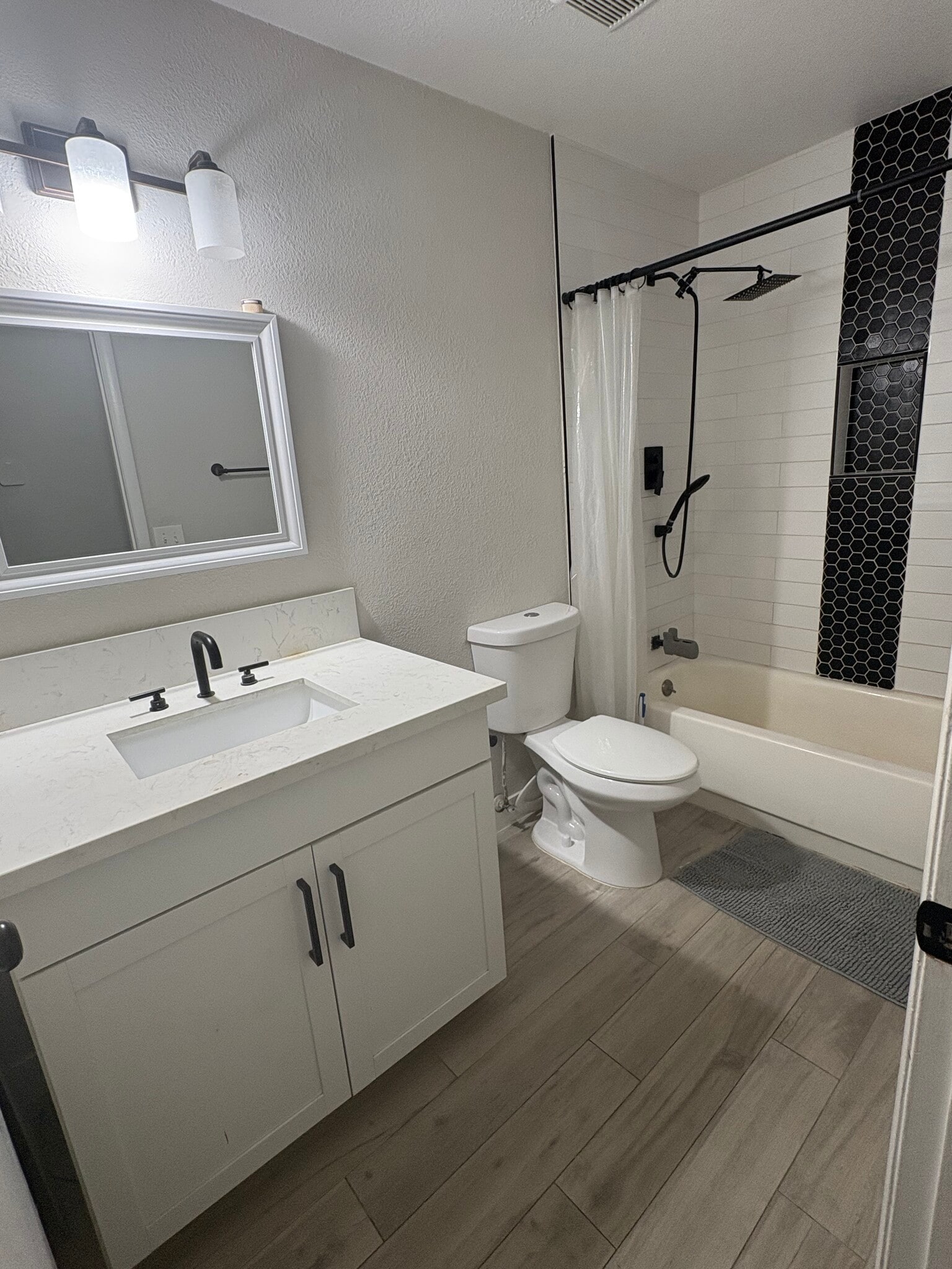 Building Photo - 429 Summit Dr