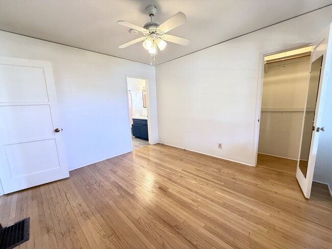Building Photo - 1116 E Glenoaks Blvd