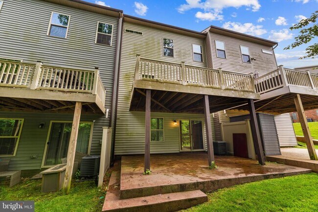 Building Photo - 2720 Fredericksburg Rd